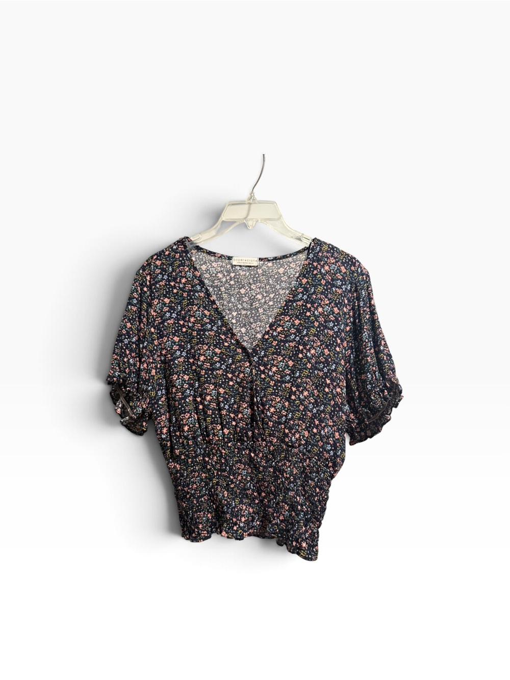 EUC Paper Crane Women's floral print v-neck short sleeve blouse